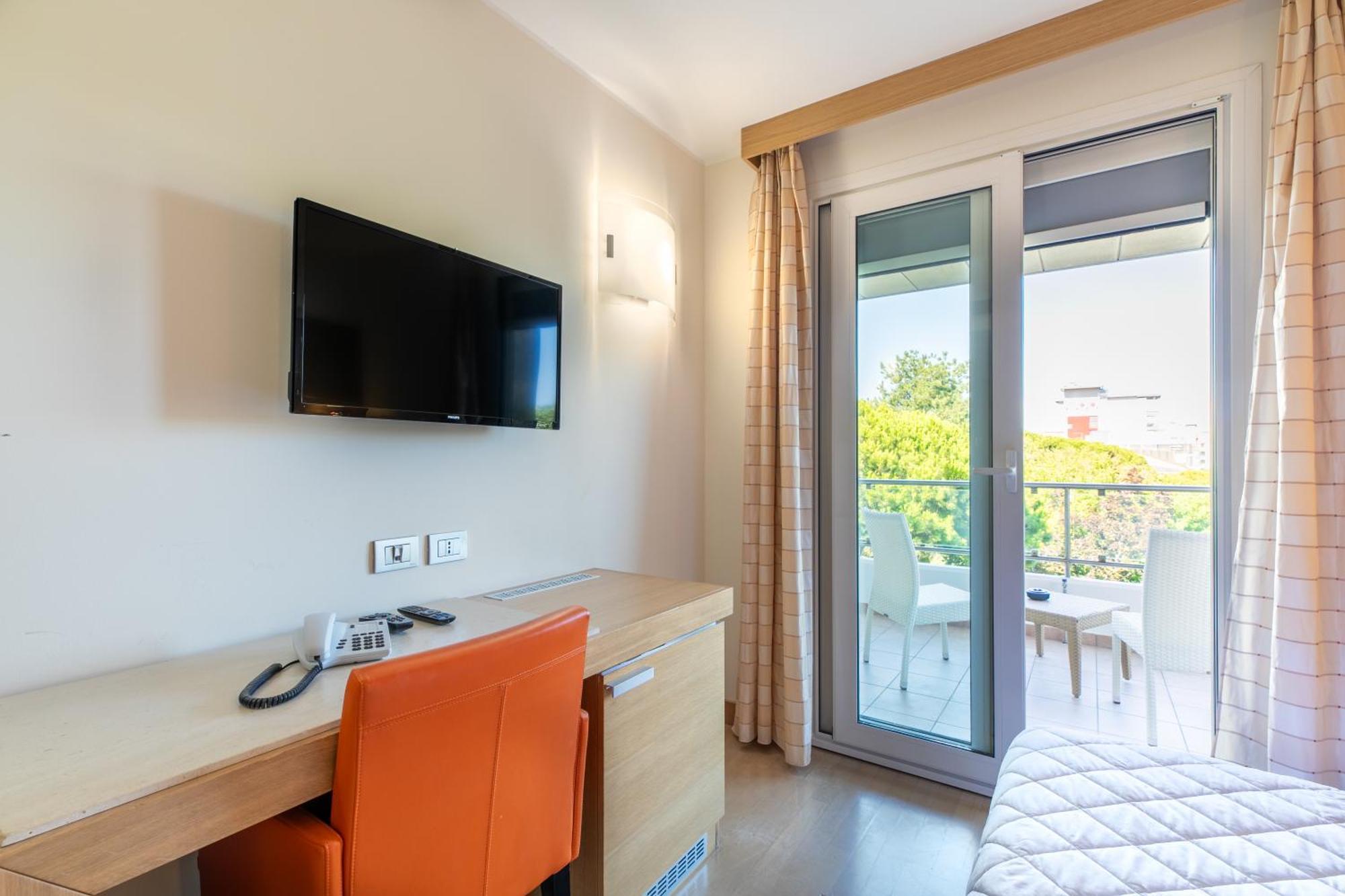 Hotel Villa Doimo Lignano Sabbiadoro Exterior photo